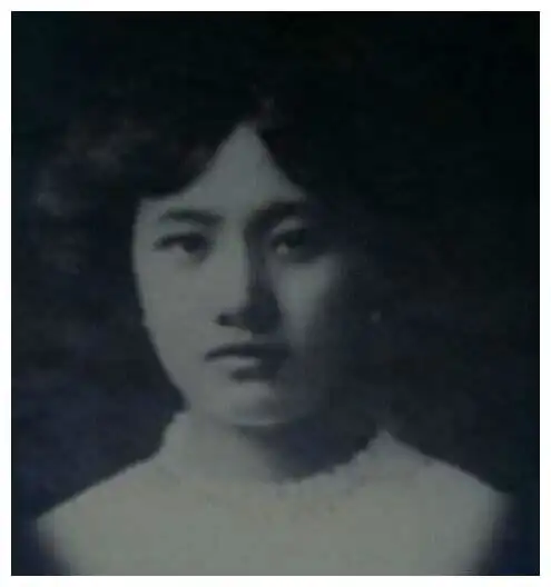 她是民国传奇女子,看不惯官僚丈夫的蛮横,离婚创业,寿近百岁