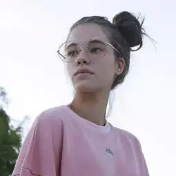 看了这些图片,感觉没个透明和金丝框架眼镜都显不出我90后的个性
