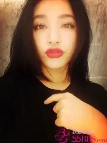 快女江映蓉晒美艳自拍被质疑整容