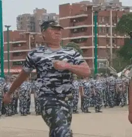 女同事喝醉后表演才艺,这动作好熟悉啊太尴尬了,怎么会这样
