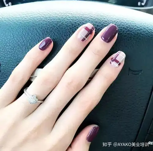 典雅高贵的紫色系美甲,一定能让你更显魅力