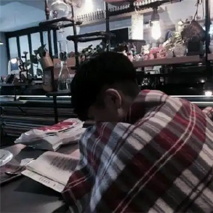 男背影欧美头像,一个人演译冬季的悲伤