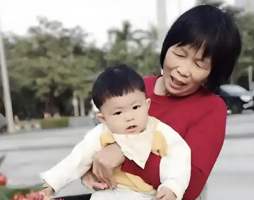 闹大了,为了让儿子儿媳妇生二胎,她连做三个决定,转眼没了儿子
