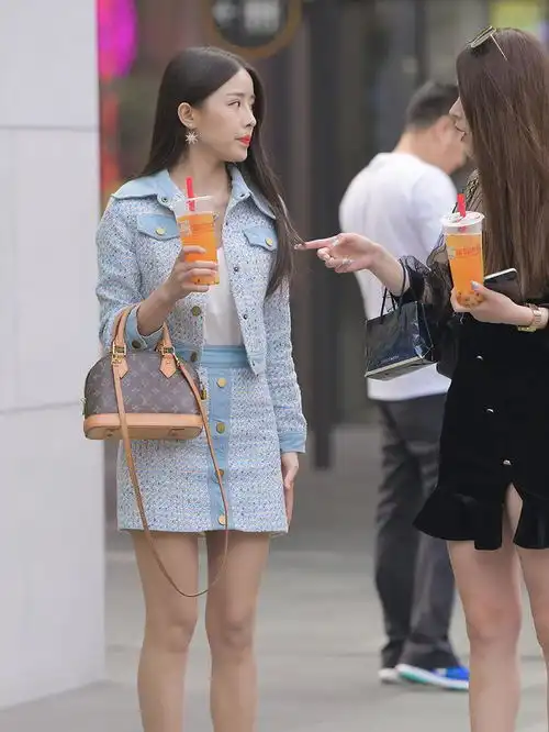 姐妹的个性穿搭,明媚动人展现不同气质的美,女神气息满满