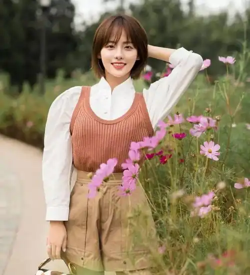 总算明白为什么导演总让张嘉倪穿红衣了,实在是太美了