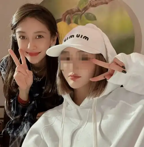 baby带儿子参加生日宴,肤白貌美占c位,4岁小海绵潮男范十足