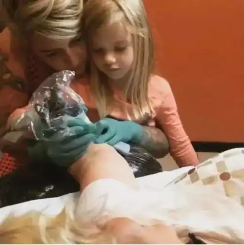 7岁就对纹身感兴趣,有天赋,未来的纹身大师