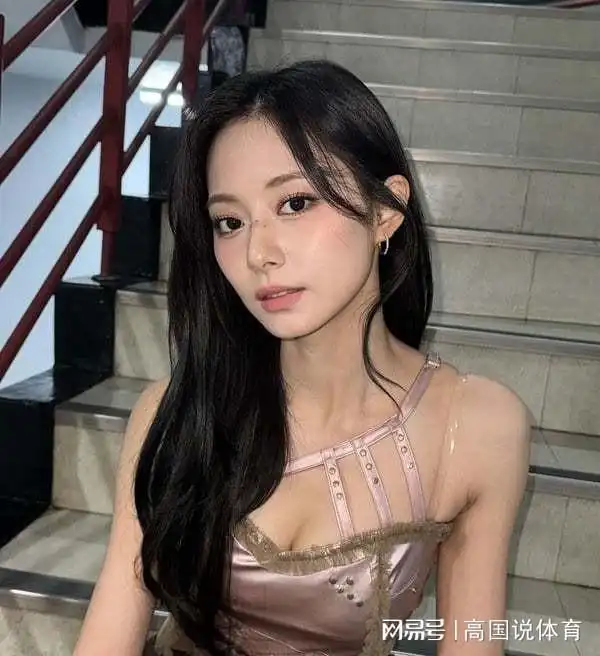 外网票选全球最美女星top10blackpinklisa第3输迪丽热巴
