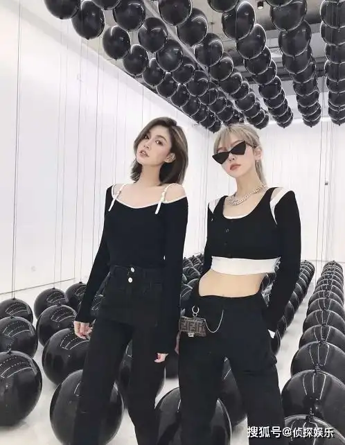 周扬青女团穿搭秀身材,戴墨镜露细腰又美又飒,气场不输圈内女星