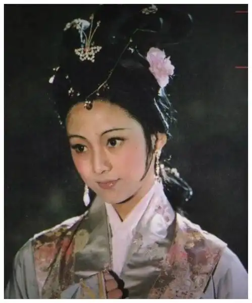 审美的倒退看看这6位冷门古装美女,这才是活色生香的古典美人