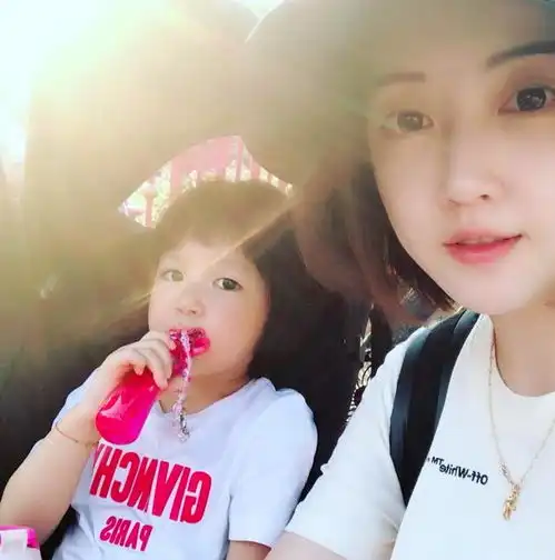 王思聪初恋女友曝光,如今儿女双全住海景别墅,网友幸好分手了