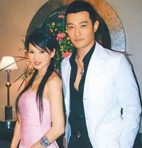 伊能静3岁女儿近照曝光,泡脚美甲敷黄瓜精致可爱,侧脸很像妈妈