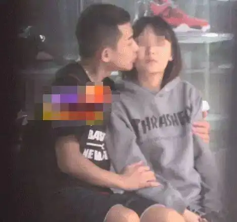 接吻头像女生专用当众