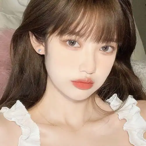 女头没人规定一枝花就必须长成向日葵或玫瑰我的意思是没有人可以定义你