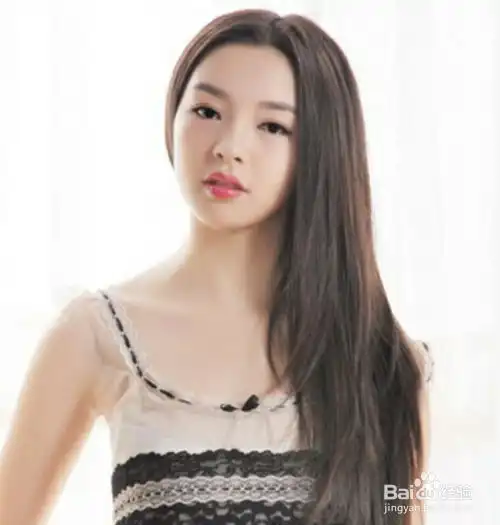 女生额头高,如何选择发型