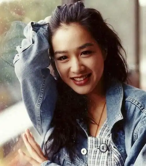 钟丽缇小女儿考拉长大了,11岁颜值不输妈妈,长相甜美大眼睛呆萌