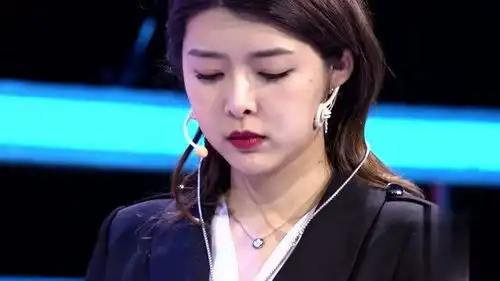 小奶狗对女友深情歌唱,往后余生我只要你,女友会被打动吗