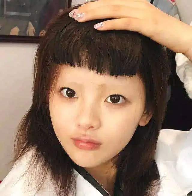 女星的眉毛被p掉,杨幂判若两人,杨颖变网红,杨超越减龄变更美