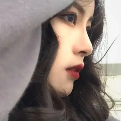 网易云热评我听过一个故事,一个女人在小饭馆吃饭,最后却跟老板理论