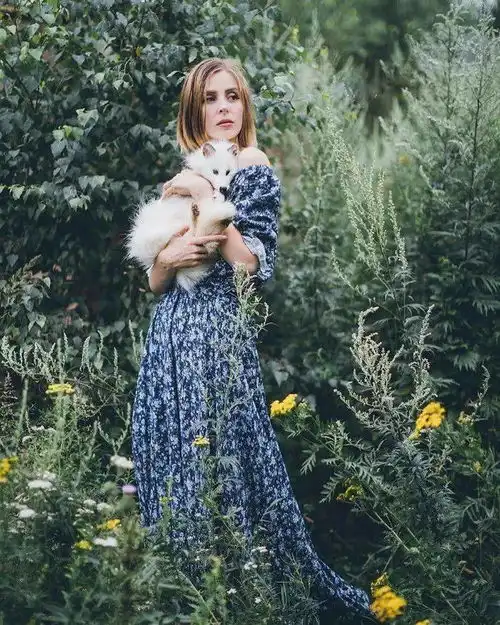 她收养了200多只流浪猫狗,辞职归隐山间只为给动物们一个家