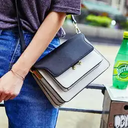 职场头像女气质风琴包