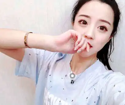 抖音莉哥,成功带火15岁小鲜肉弟弟,网友一人得道鸡犬升天