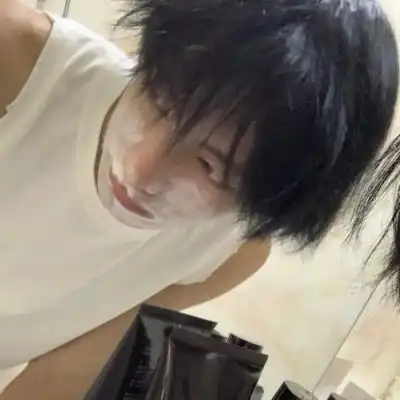 林鲸落真人ins风男生头像.