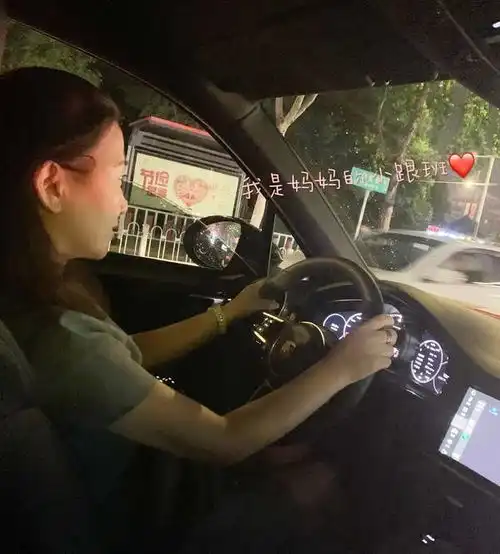 潘玮柏空姐娇妻晒奢华日常,遭网友吐槽做做样子实则没文化