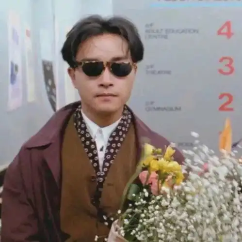 港风头像女生高级感庆功宴