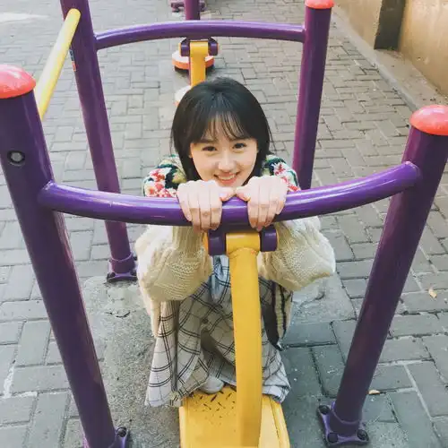 90后美女袁冰妍节日不忘减肥,美食与运动并存