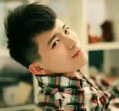 帮忙看看我这头脸型,推荐个适合的发型,风格