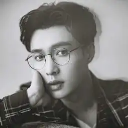 戴眼镜美女卡通头像张艺