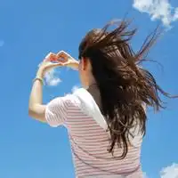 qq头像女生有天空的qq头像女生天空背景