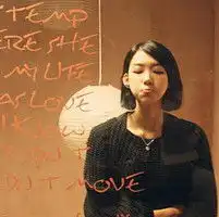 qq头像女生短发带帽文字