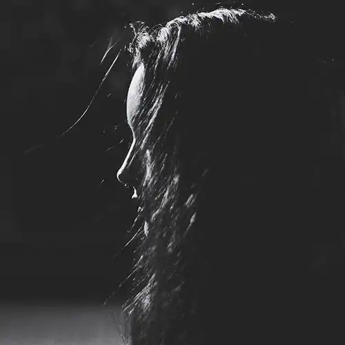 手绘头像女生黑白背影萌