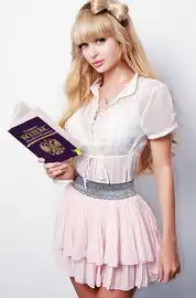 俄罗斯美女数年打造真人版芭比娃娃