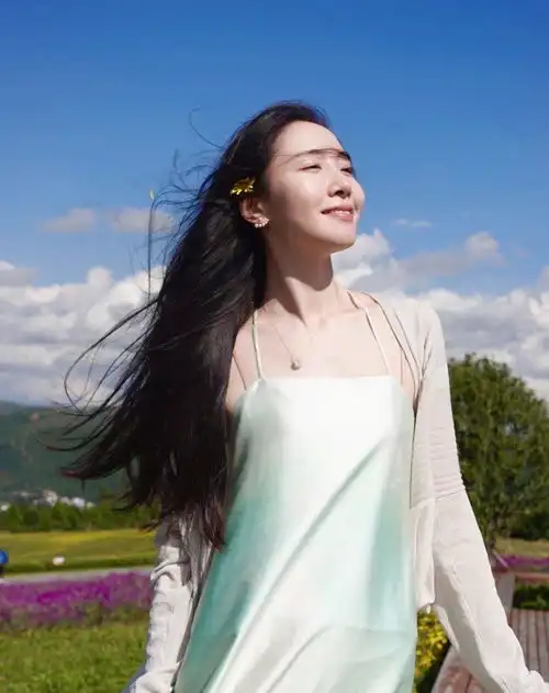 陈露平台认证颜值博主晒花海照,帧帧大片既视感