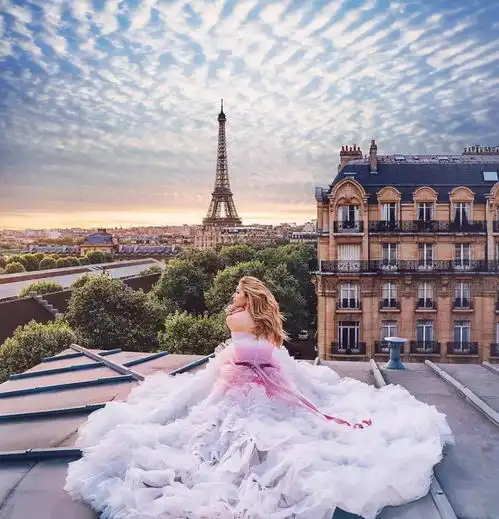 俄罗斯小姐姐带着模特和裙子环游世界,惊艳四座,美极了