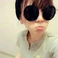 戴墨镜的潮流女生头像我想独自闯天下