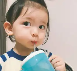 这个颜值逆天的日本小男孩卖起萌来,真的没有女孩子什么事了
