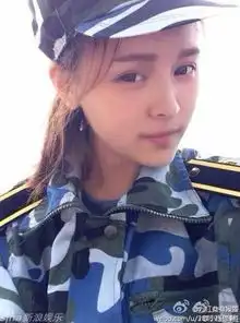 中国评论新闻昌大校花张冰婧曝清纯照浓眉大眼爱卖萌