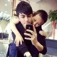 带伤的头像女句子