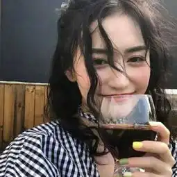 抖音网红头像女生气质可爱我们都在固执的长大