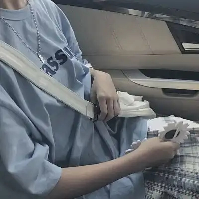 暗黑酷炫女生头像机车
