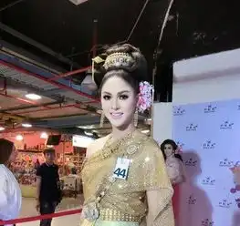 泰国一男子完美做到男帅女美