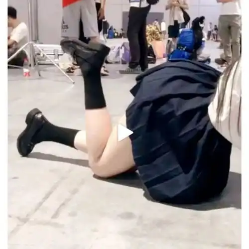 舔男人手指jk女孩公开撩衣服好家伙漫展又出幺蛾子