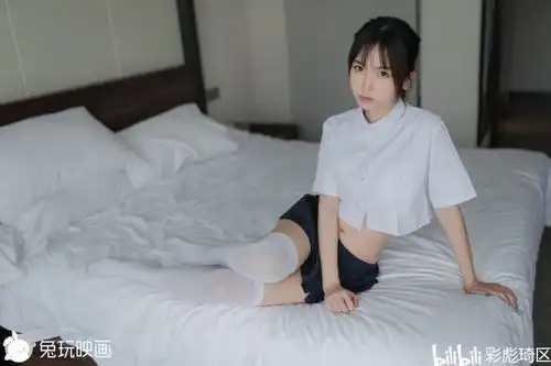 首席监图师美少女jk白衬衫