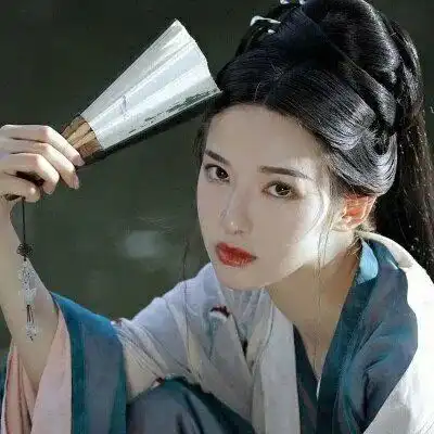 古风女头卿是云中散客