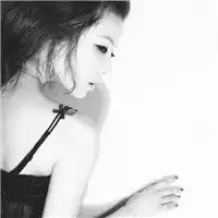 唯美的黑白女生qq头像