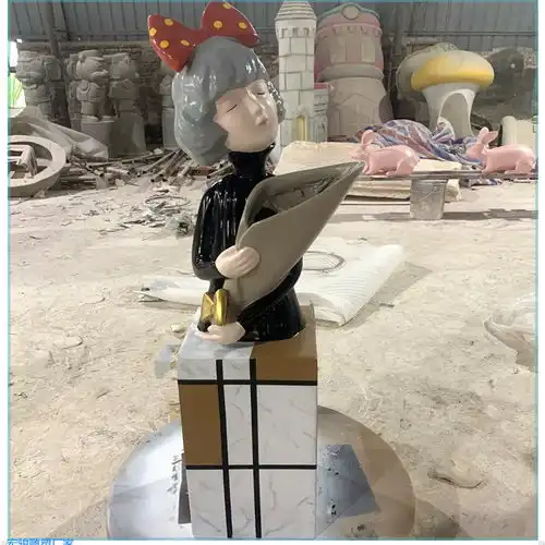 顺德玻璃钢骑马女孩雕塑网红卡通雕塑公仔造型